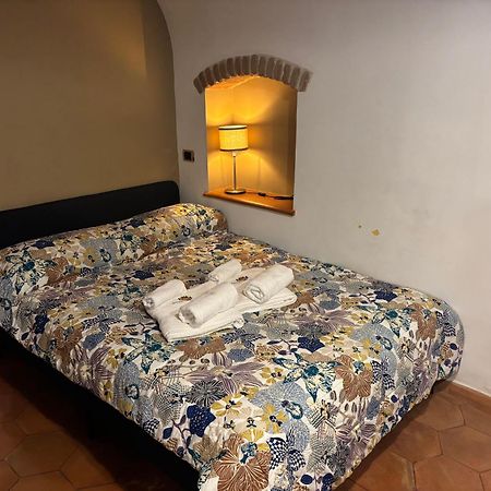Boutique Home Tarsia- A 2 Minuti Da Piazza Dante E Metro Montesanto Naples Exterior photo
