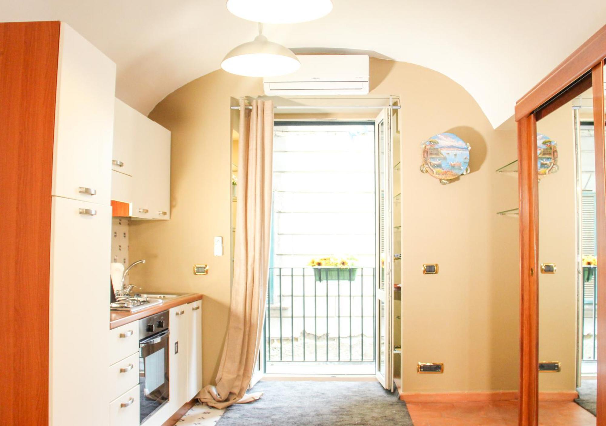 Boutique Home Tarsia- A 2 Minuti Da Piazza Dante E Metro Montesanto Naples Exterior photo